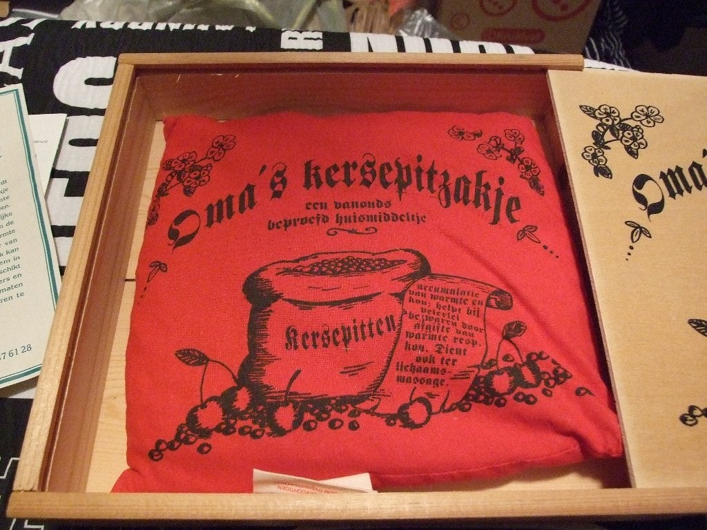 Oma's kersenpitzakje rood in houten kistje nieuw, Ophalen of Verzenden, Nieuw, Overige typen