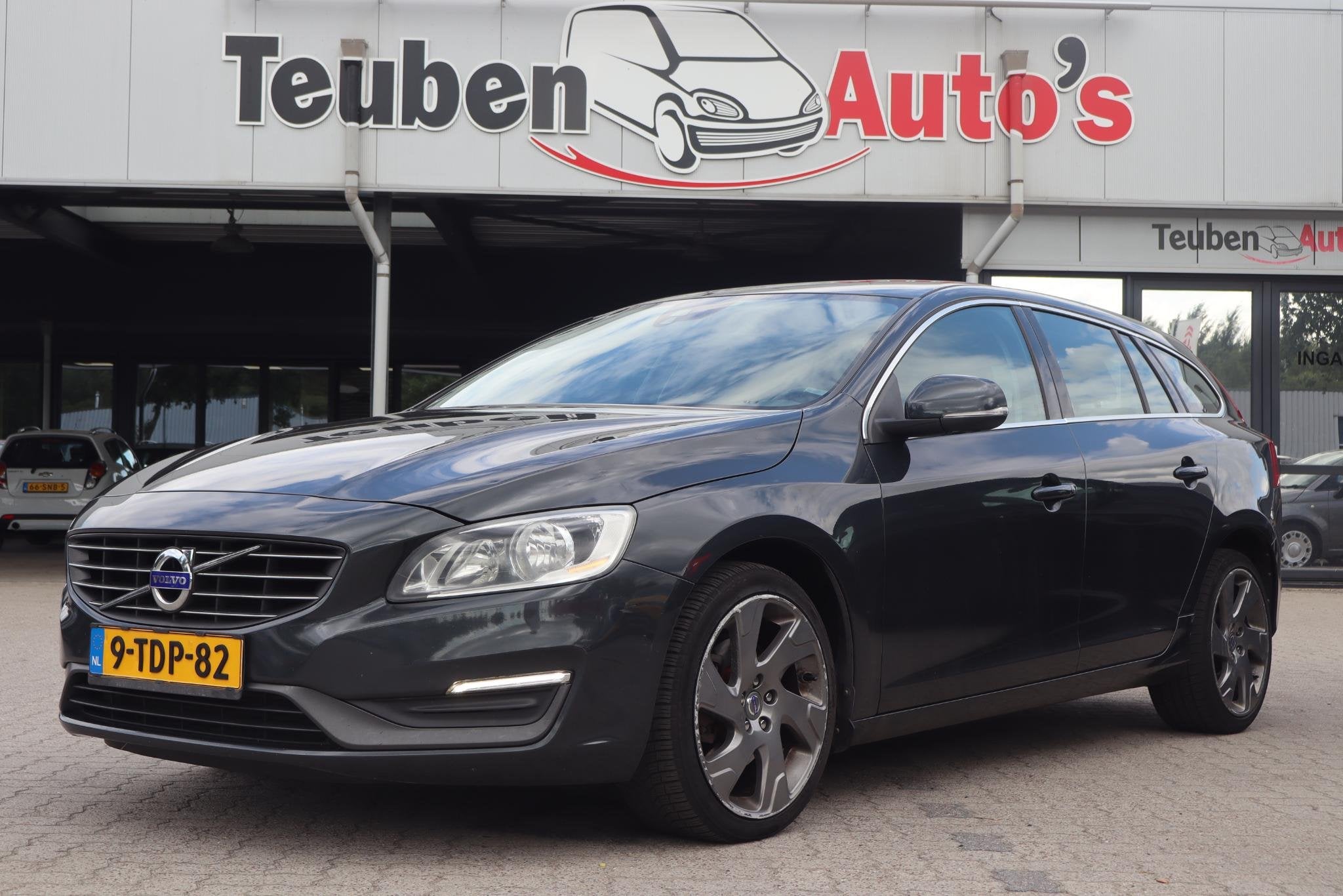 Volvo V60 2.0 D4 Momentum | Cruise control | Navigatie | Cli, 4 cilinders, Leder en Stof, Origineel Nederlands, 26 km/l
