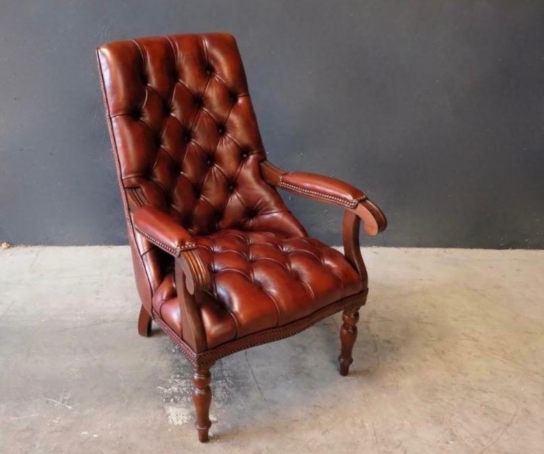 Origineel Engelse Chesterfield fauteuil, Ophalen, Minder dan 75 cm, Leer, Zo goed als nieuw