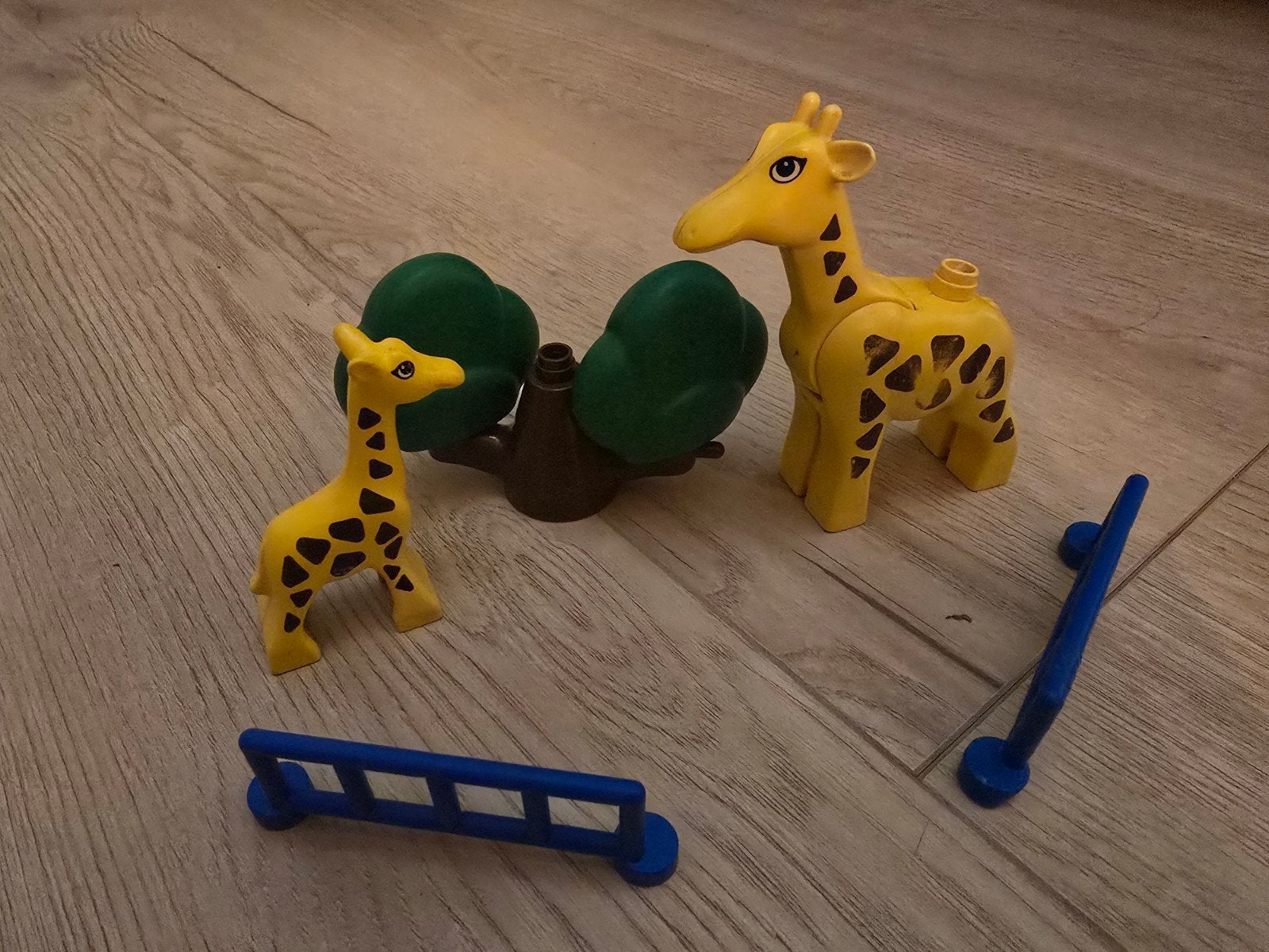 Duplo Giraffen met bomen en hekjes, Kinderen en Baby's, Speelgoed | Duplo en Lego, Inclusief minifiguren, Gebruikt, Overige thema's