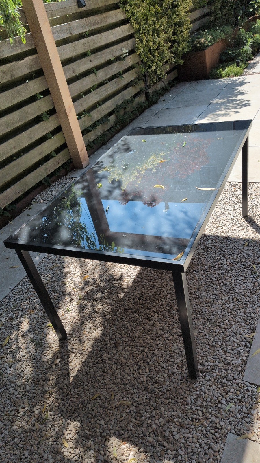 Moderne tuintafel met glazen blad, Ophalen of Verzenden, Gebruikt, Rechthoekig, Metaal
