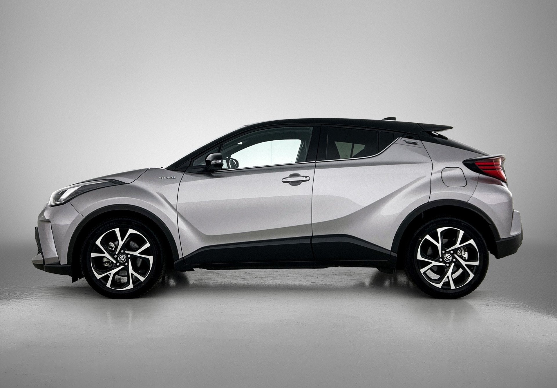 Toyota C-HR 1.8 Hybrid First Edition (bj 2020, automaat), 12 maanden, Stof, 4 cilinders, Origineel Nederlands