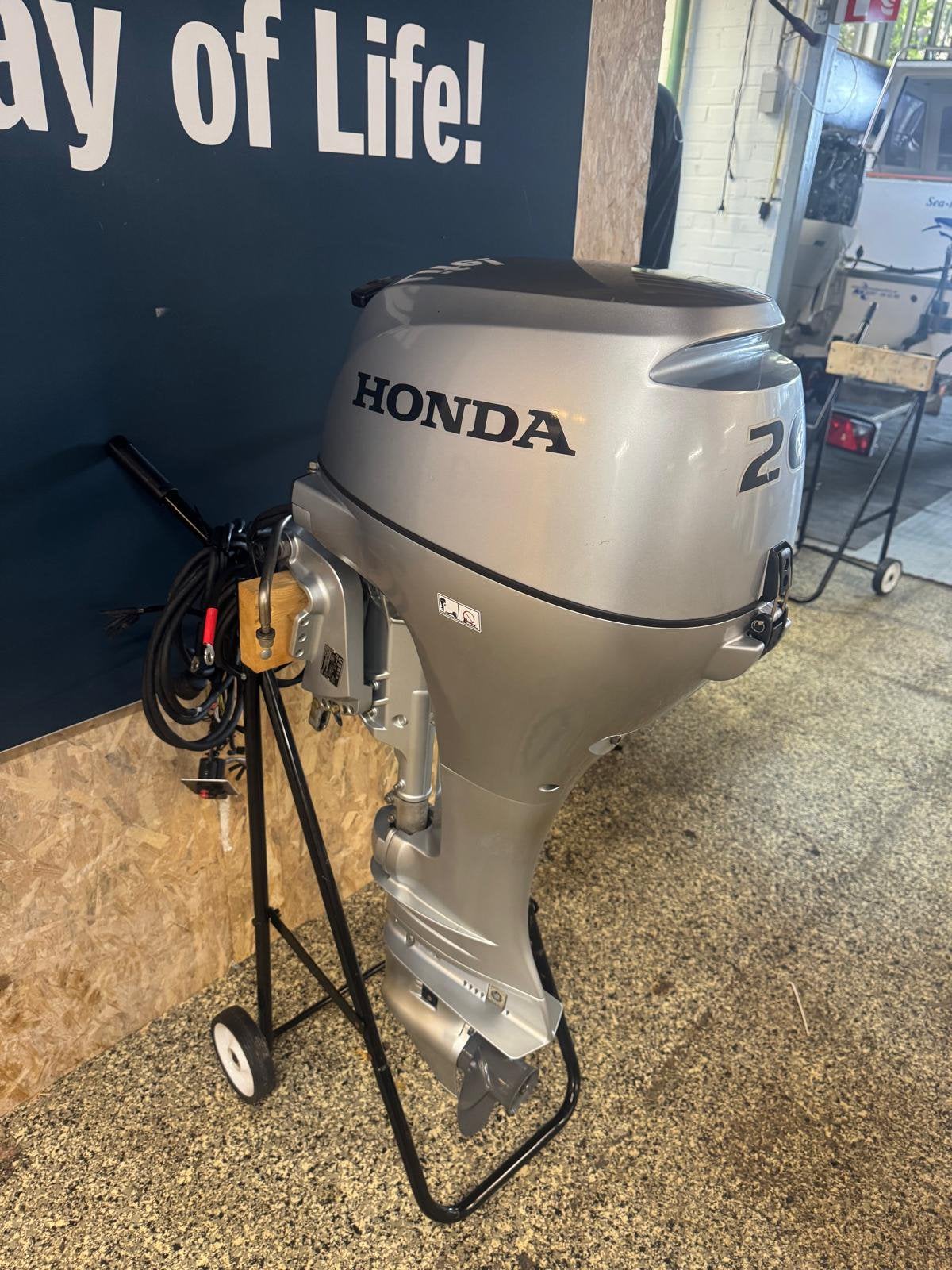 Honda 20 pk 4-takt buitenboordmotor, langstaart, elektrisch, Watersport en Boten, Ophalen, 10 tot 30 pk, Viertaktmotor, Zo goed als nieuw