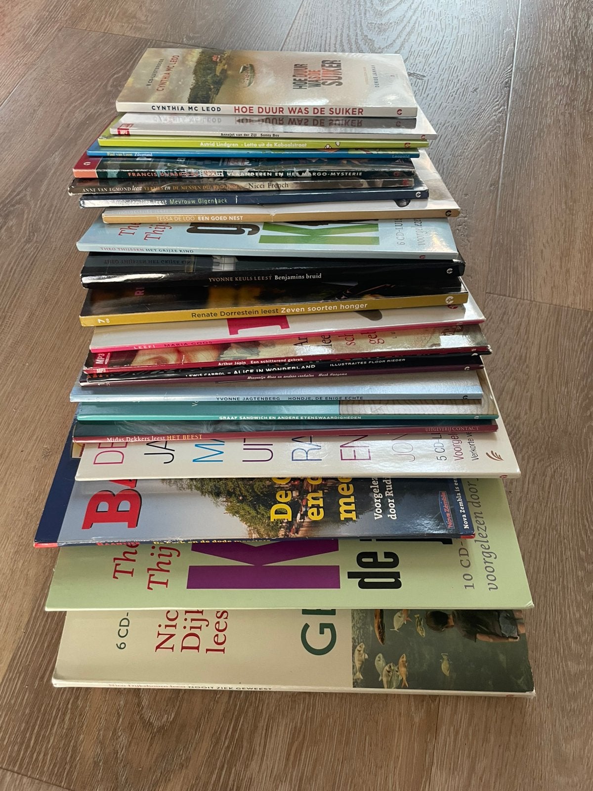 22 luisterboeken voor uren luister plezier ( voor maar 80€), Ophalen, Cd, Volwassene