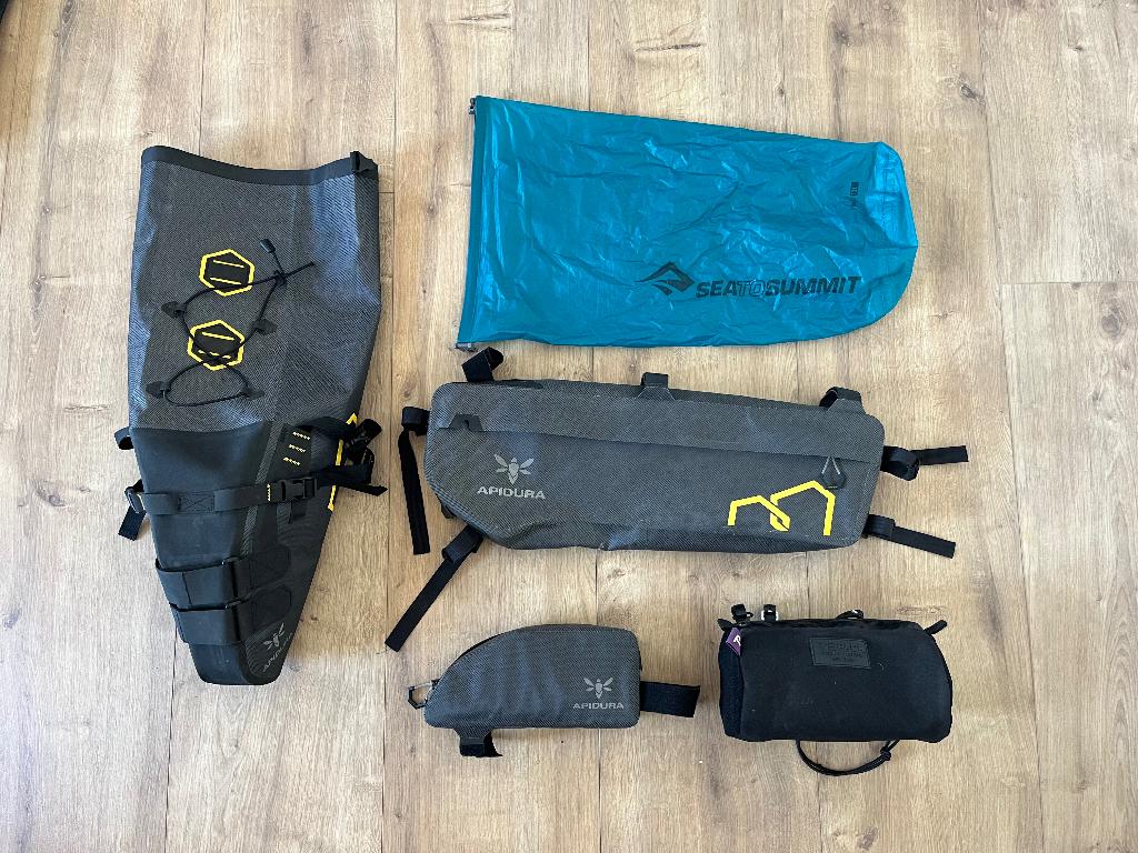TE HUUR: Apidura Expedition bikepack tassenset, Ophalen, Zo goed als nieuw, Apidura