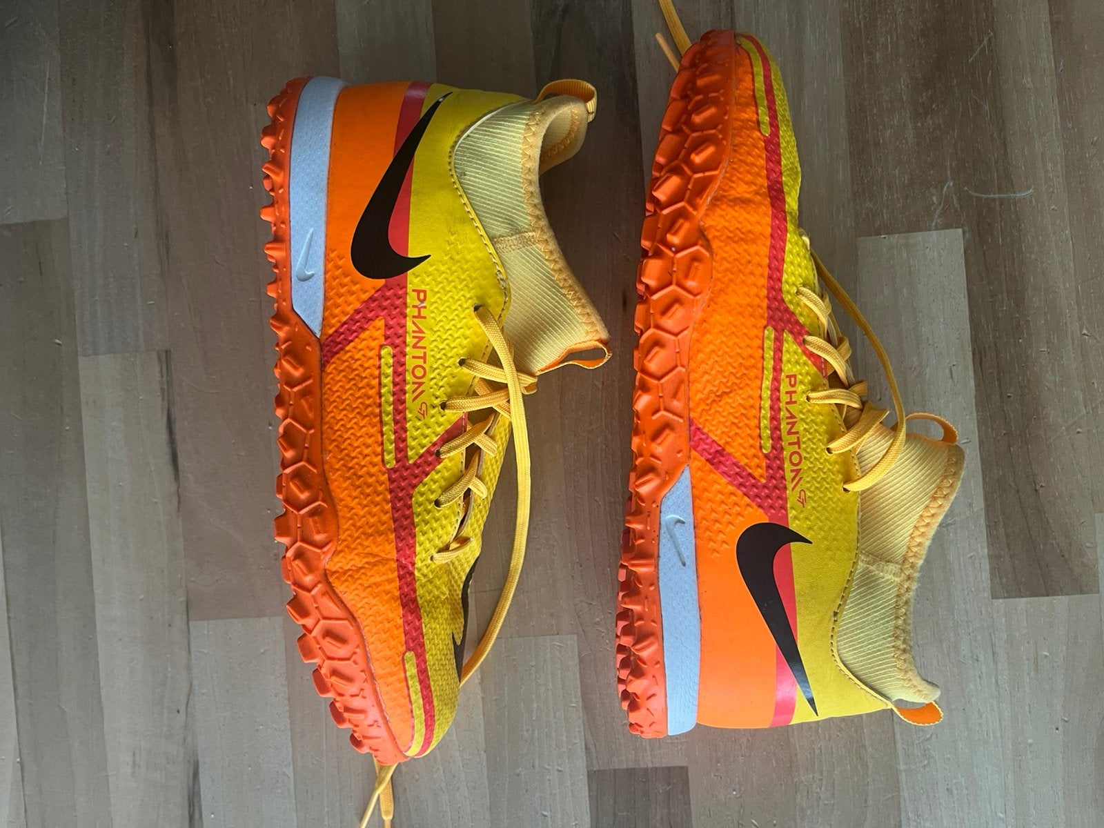 Kunstgras schoenen Nike Phantom GT2 Academy maat 38,5, Maat XS of kleiner, Schoenen, Ophalen of Verzenden, Zo goed als nieuw