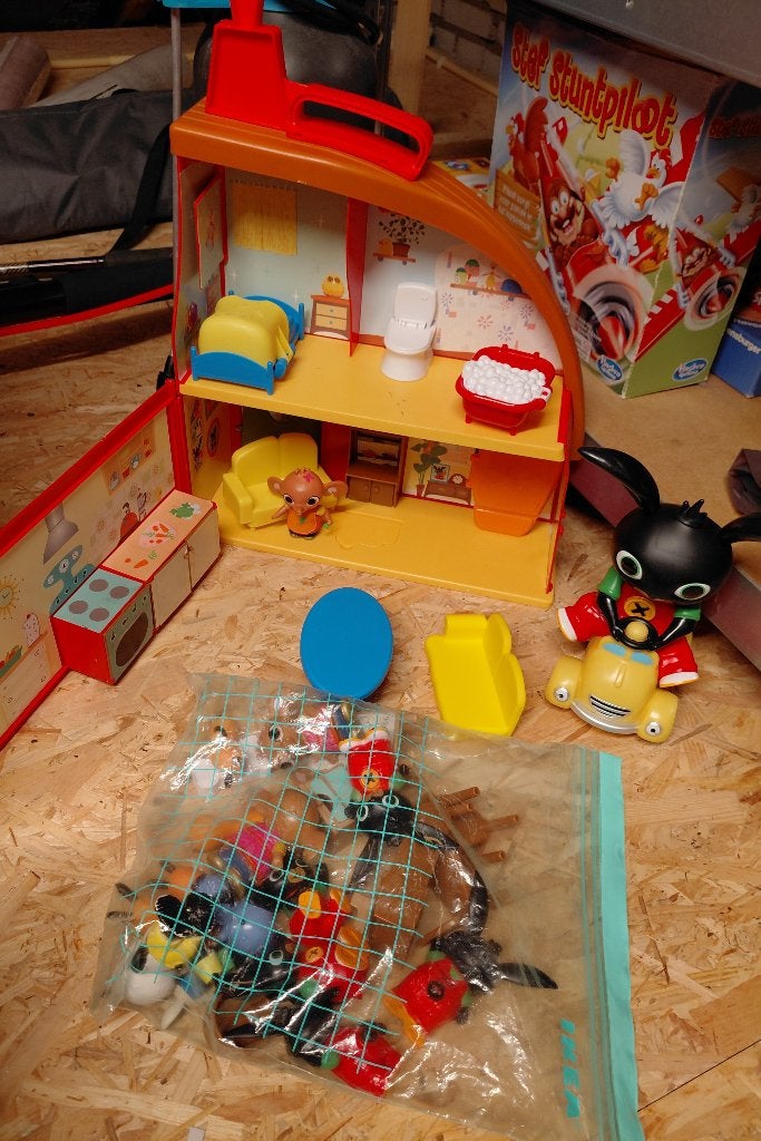 Bing speelhuis met extra figuurtjes, Ophalen, Gebruikt, Poppenhuis