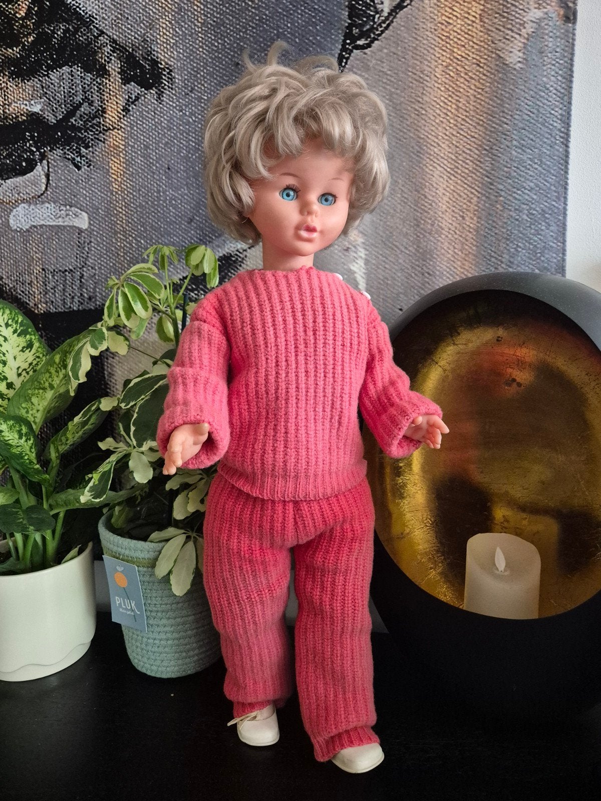 Charmante vintage pop met werkend stemmechanisme, Verzamelen, Poppen, Ophalen of Verzenden, Gebruikt, Pop