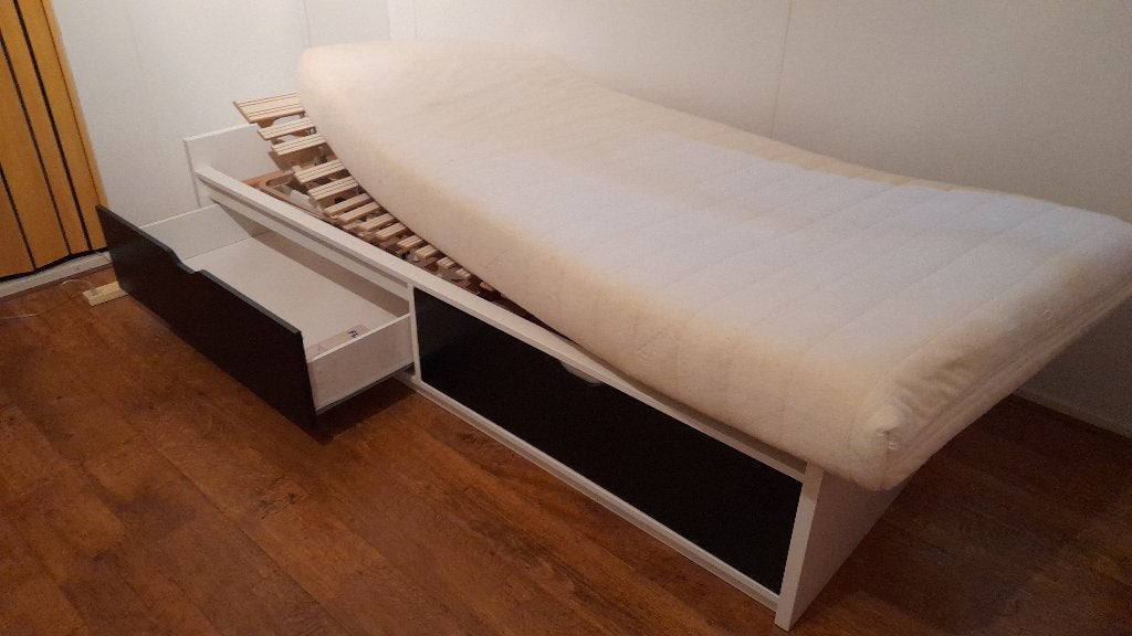 Logeerbed met opbergladen, lattenbodem en matras, Ophalen, Gebruikt, 90 cm, Eenpersoons