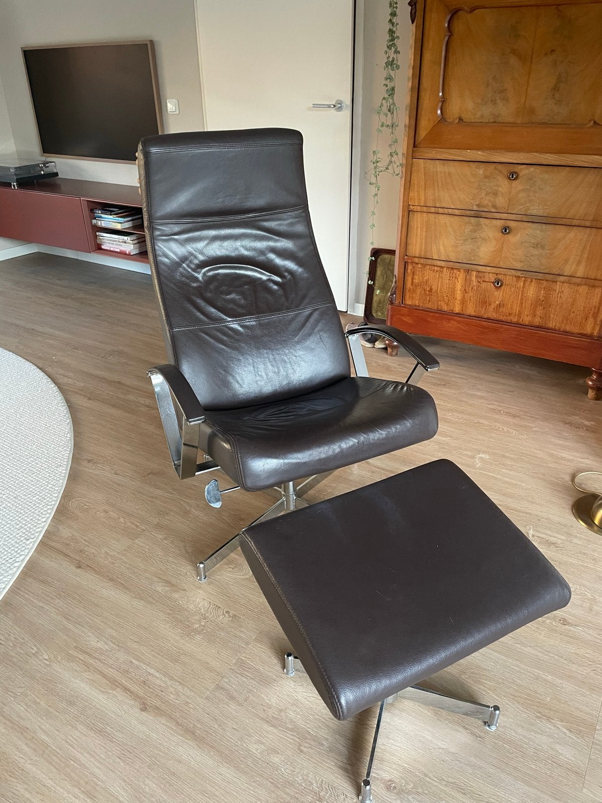 Leren relaxfauteuil met hocker - Bruin, Ophalen, Gebruikt, Leer, 75 tot 100 cm