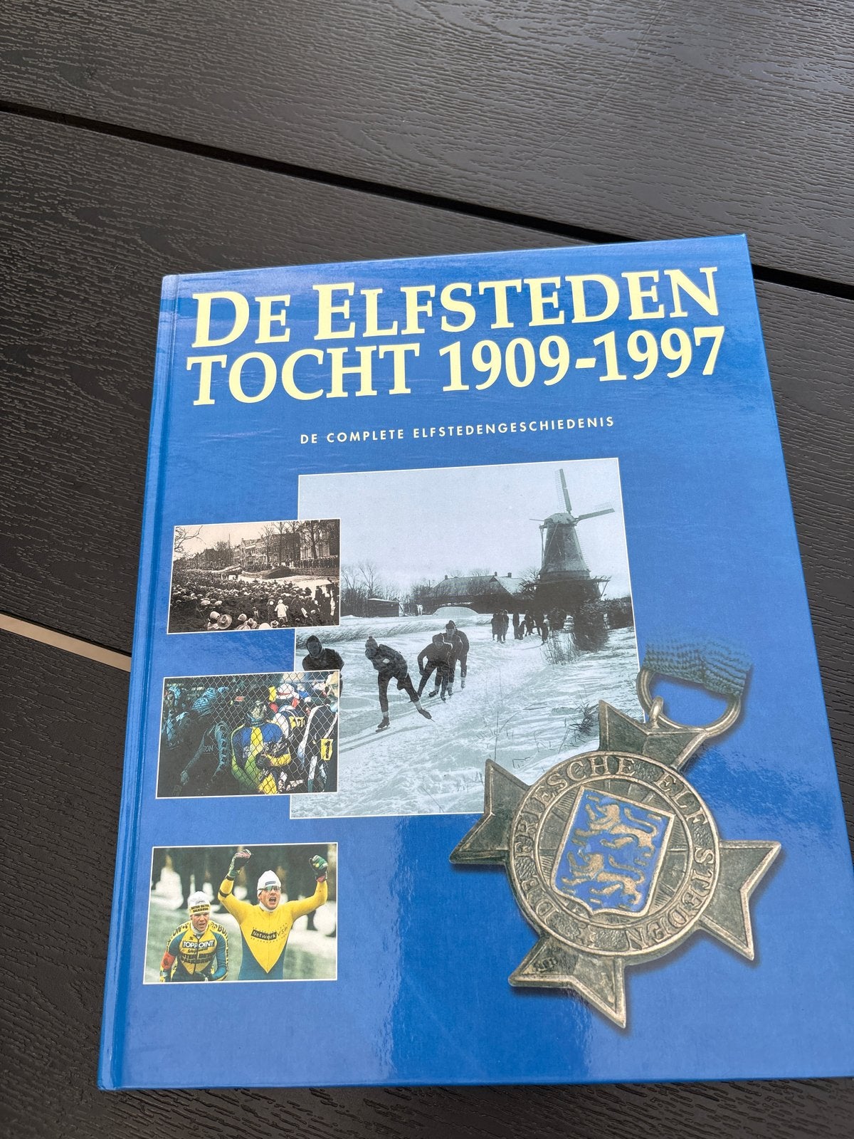 De Elfstedentocht 1909-1997: Complete Geschiedenis, Boeken, Ophalen, Zo goed als nieuw, Wintersport