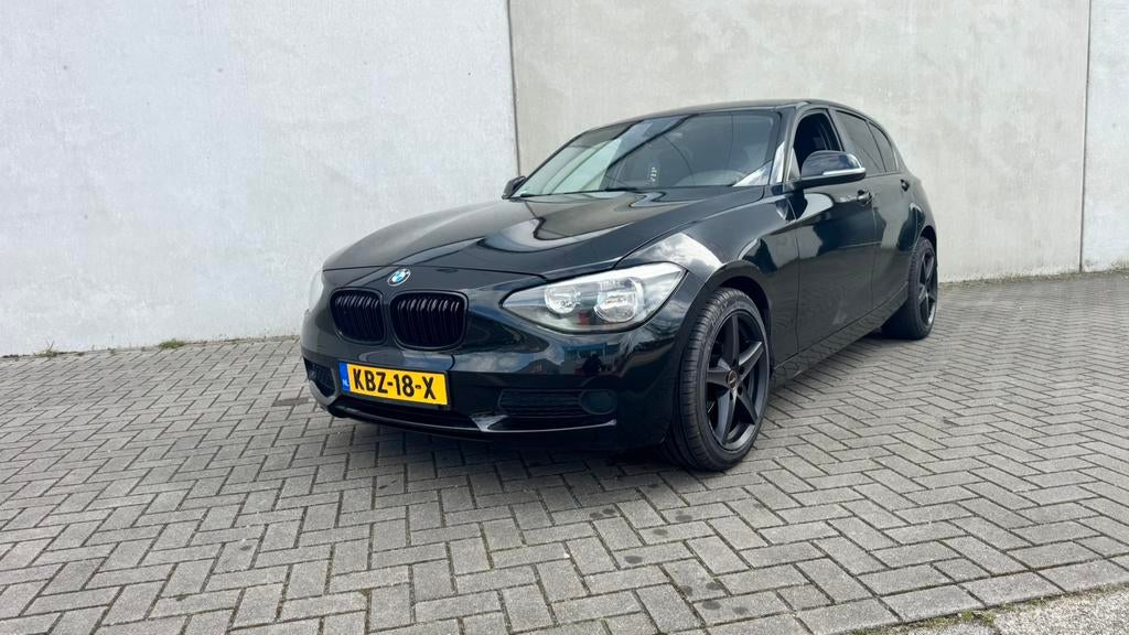 BMW 1-Serie 114I turbo 5-DR 2013 Zwart, Auto's, 1-Serie, Achterwielaandrijving, 4 cilinders, Zwart