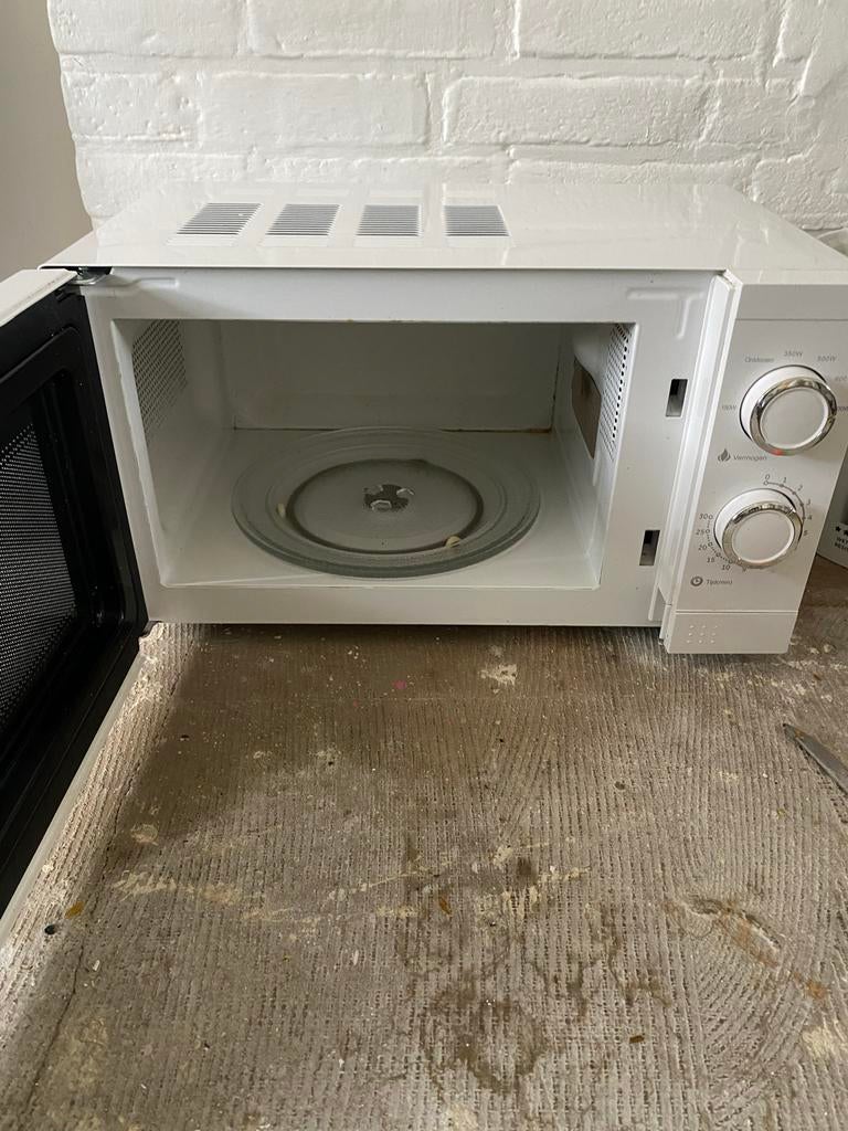 Blokker magnetron - perfecte staat, mooi wit!, Witgoed en Apparatuur, Magnetrons, Minder dan 45 cm, Ophalen of Verzenden, Draaiplateau