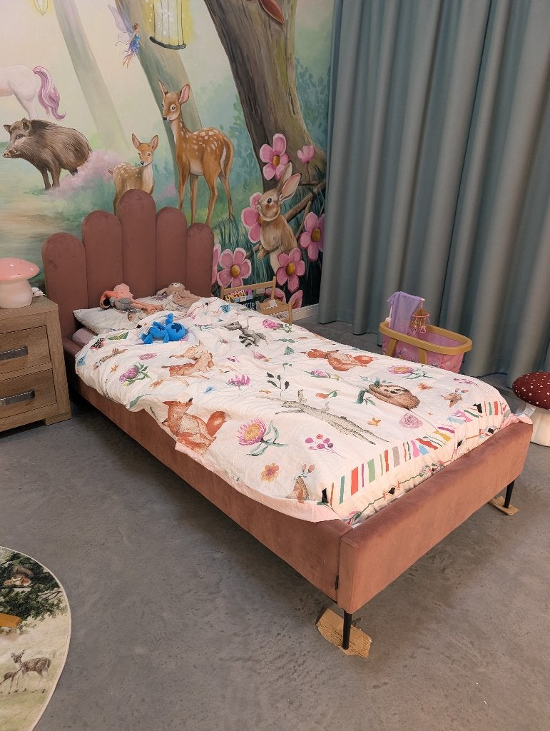 Gratis kinderbed van paars fluweel (nieuw 659 euro), Kinderen en Baby's, Ophalen, 85 tot 100 cm, Gebruikt, Lattenbodem
