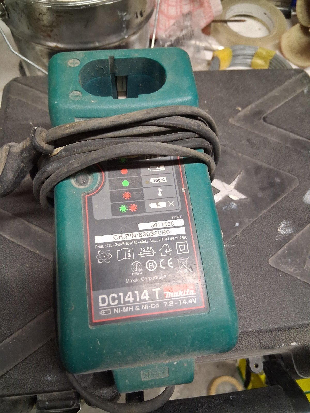 Acculader van makita, Ophalen of Verzenden, Zo goed als nieuw, Boormachine