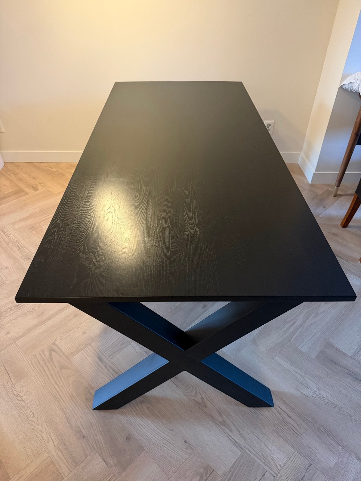 Elegante eettafel met fineer blad en metalen poten, Gebruikt, Vijf personen of meer, Modern, Rechthoekig