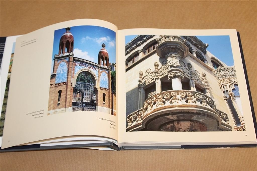 Antoni Gaudi — Overzichtswerk Architectuur, Meertalig, Ophalen of Verzenden, Zo goed als nieuw, Architecten