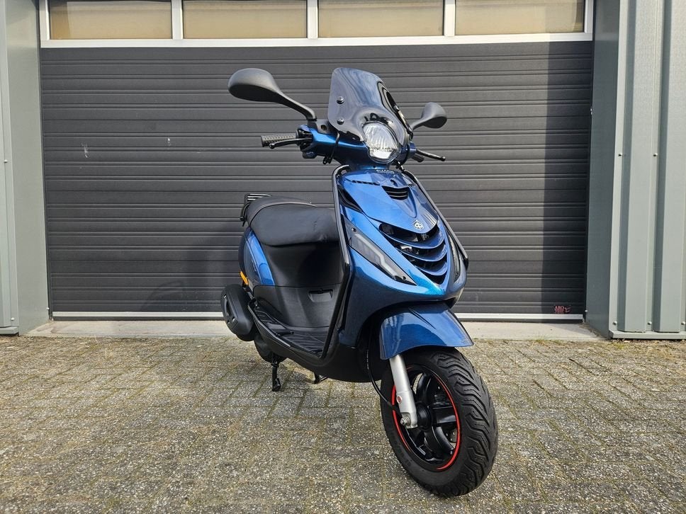 PIAGGIO ZIP 50 4T E5 BROM 2023 DIAMOND BLEU 3917KM + OPTIES, PIAGGIO, Onbekend, 49 cc, Onbekend