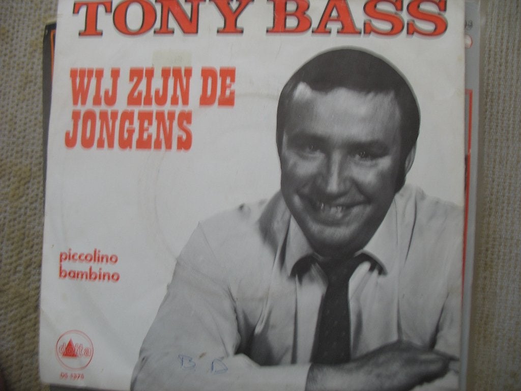 Single Sale; Tony Bass - Wij zijn de jongens, Ophalen of Verzenden, Gebruikt, Nederlandstalig