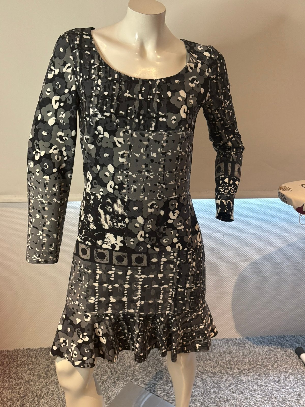 Boutique moschino jurkje maat it 42. Nl 38, Maat 38/40 (M), ., Ophalen of Verzenden, Zo goed als nieuw