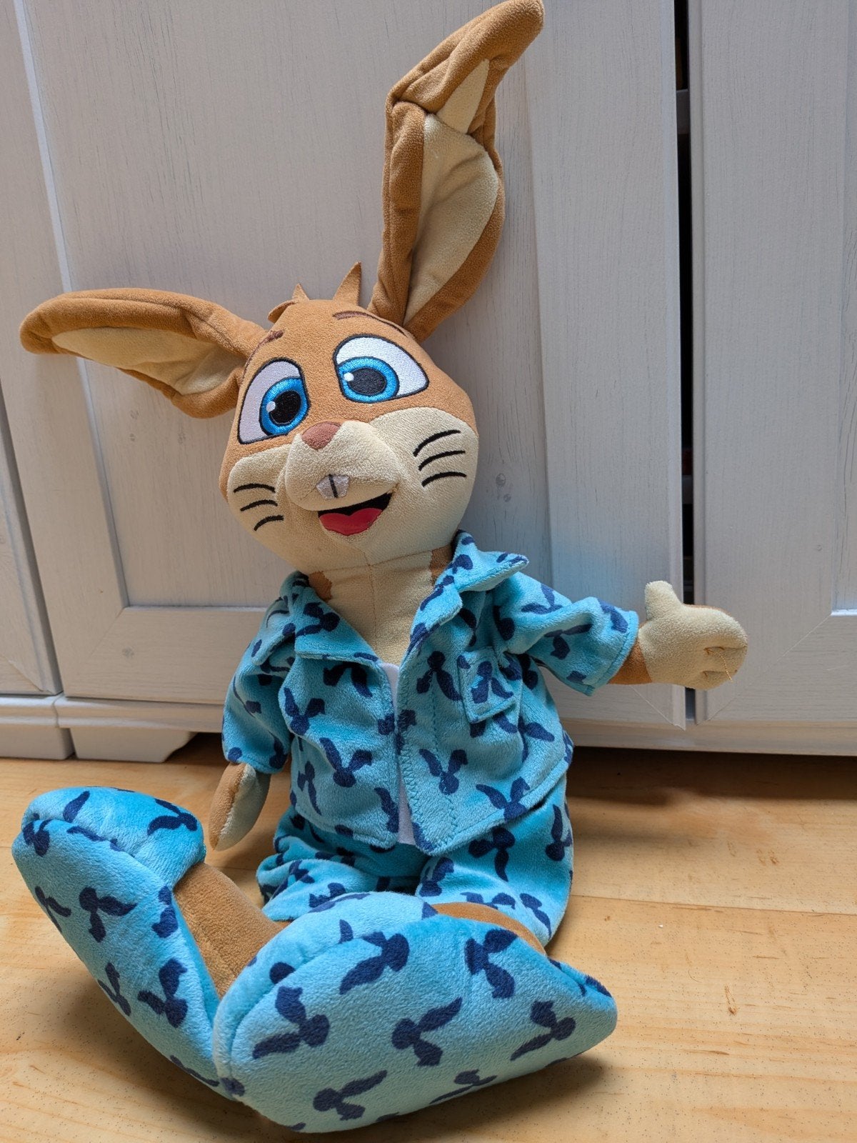 Koos Konijn Roompot knuffel met pyjama en pantoffels, Overige merken, Overige karakters, Konijn, Ophalen of Verzenden