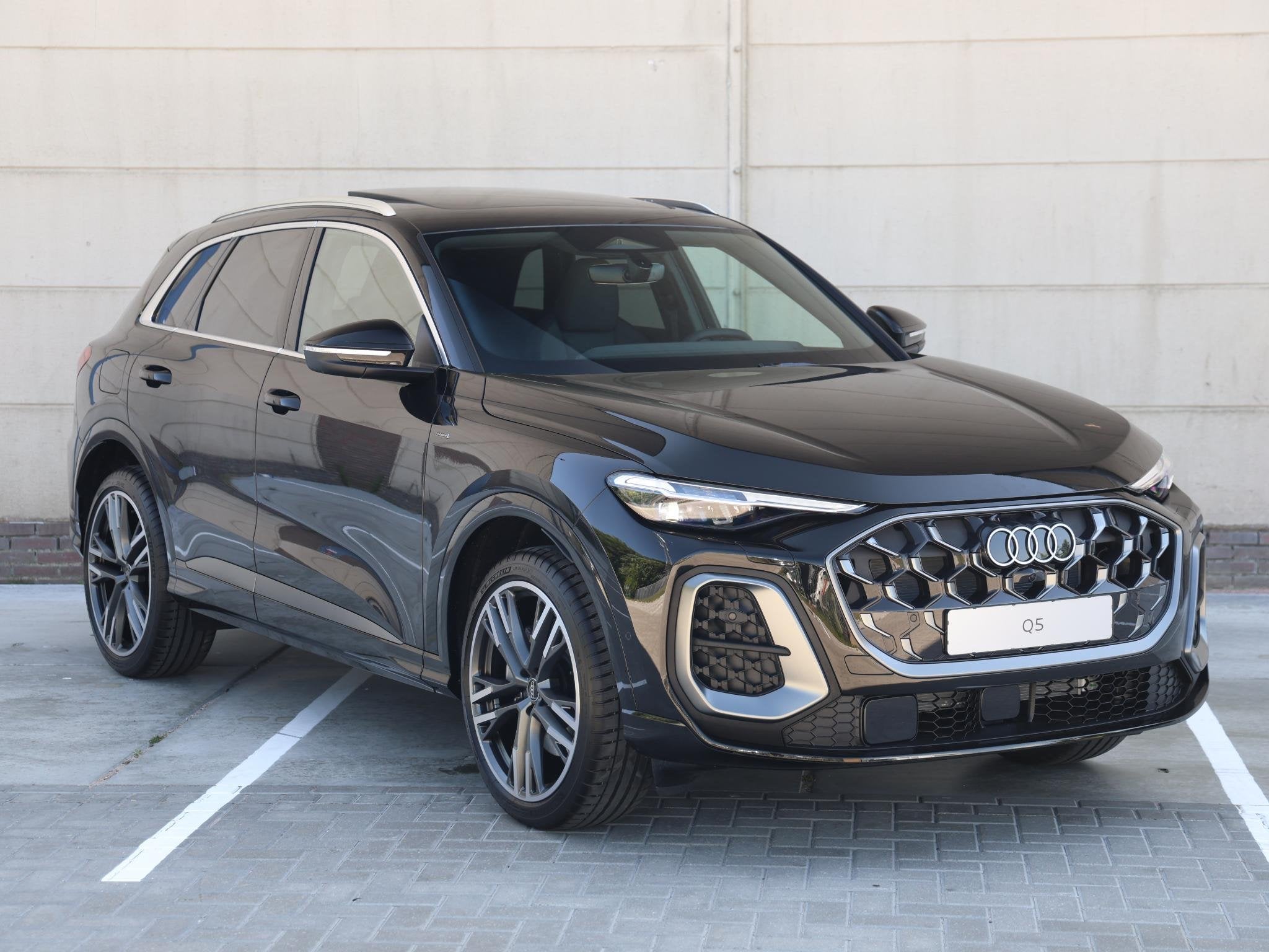 Audi Q5 S edition e-hybrid 299 PK | Panoramadak | Tech plus, Auto's, Automaat, Stof, 4 cilinders, 150 min