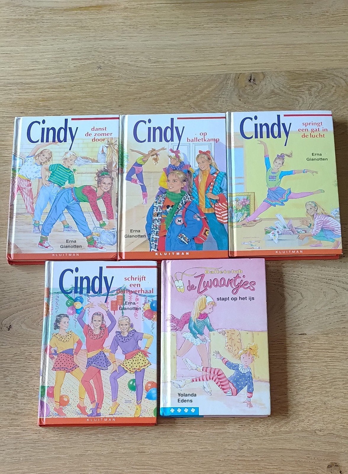 Cindy en de Zwaantjes boeken (5 stuks), Ophalen of Verzenden, Gelezen, Erna Gianotten, Yolanda Edens, Fictie algemeen