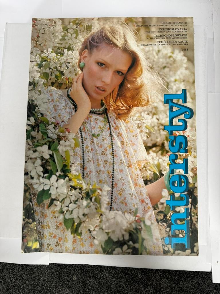 Internationale vintage modebladen 1983–1992, Boeken, Ophalen of Verzenden, Gelezen, Glossy