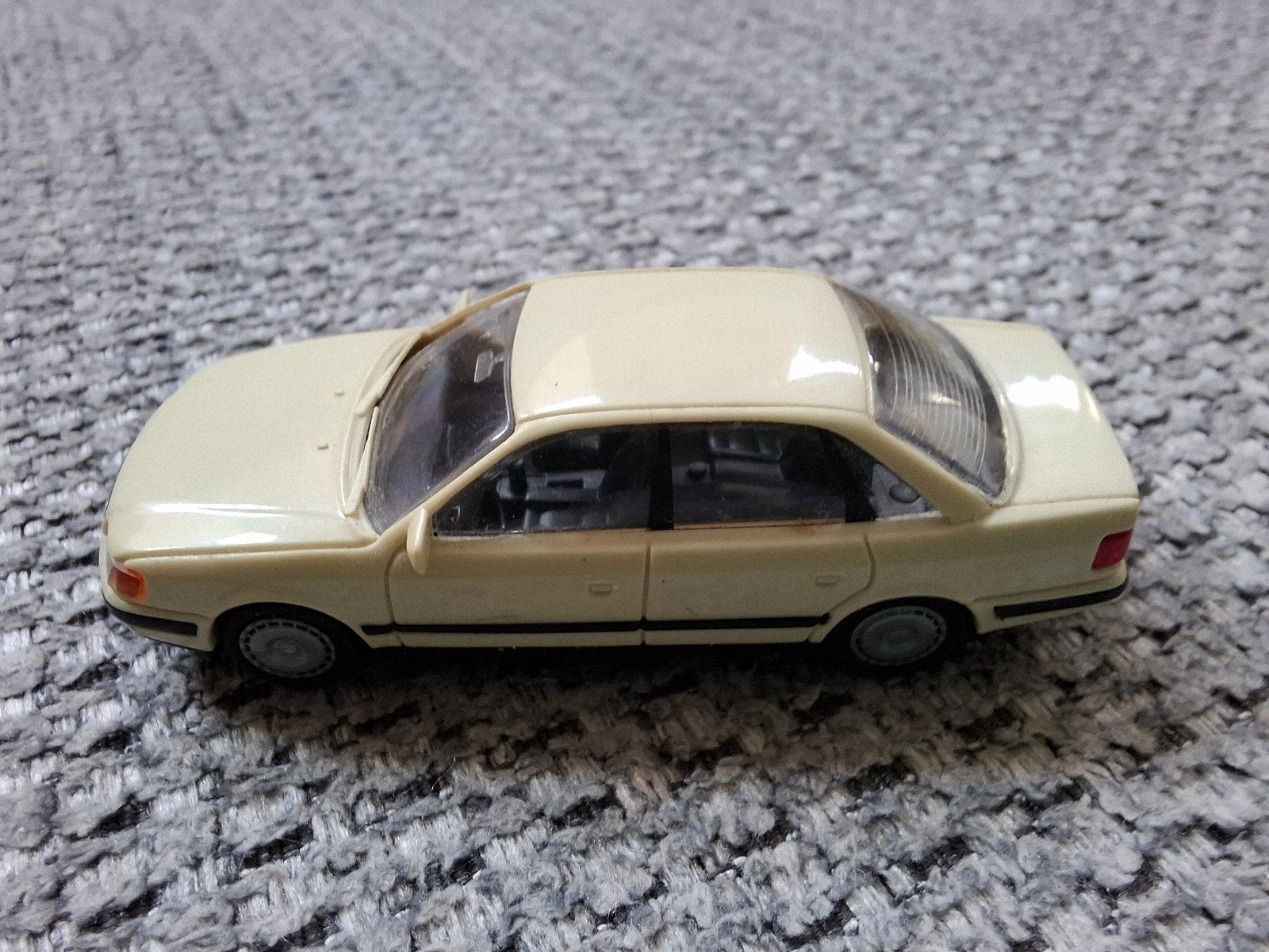 Audi 100 plastic model schaal 1:87, Ophalen of Verzenden, Zo goed als nieuw, Auto, Overige merken
