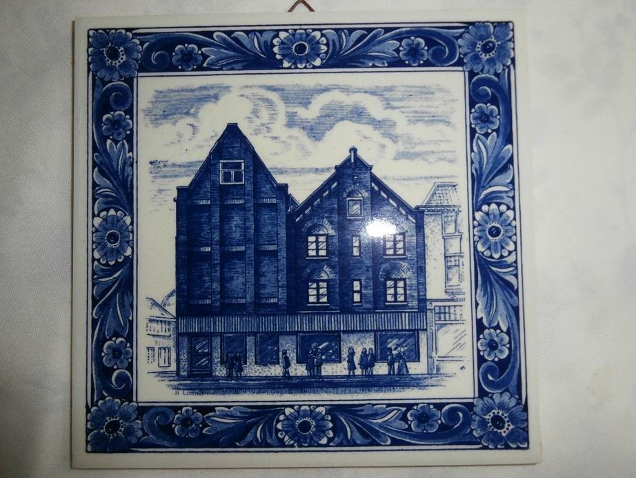 Blauwe tegel met 2 gevels, Ophalen of Verzenden, Zo goed als nieuw