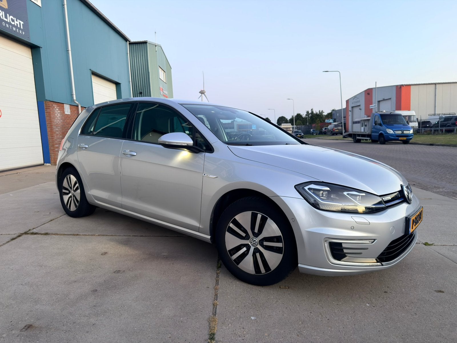 Volkswagen e-Golf | Warmtepomp | CCS | Camera | CarPlay, Auto's, Volkswagen, 1515 kg, Te koop, 63 €/maand, 5 stoelen