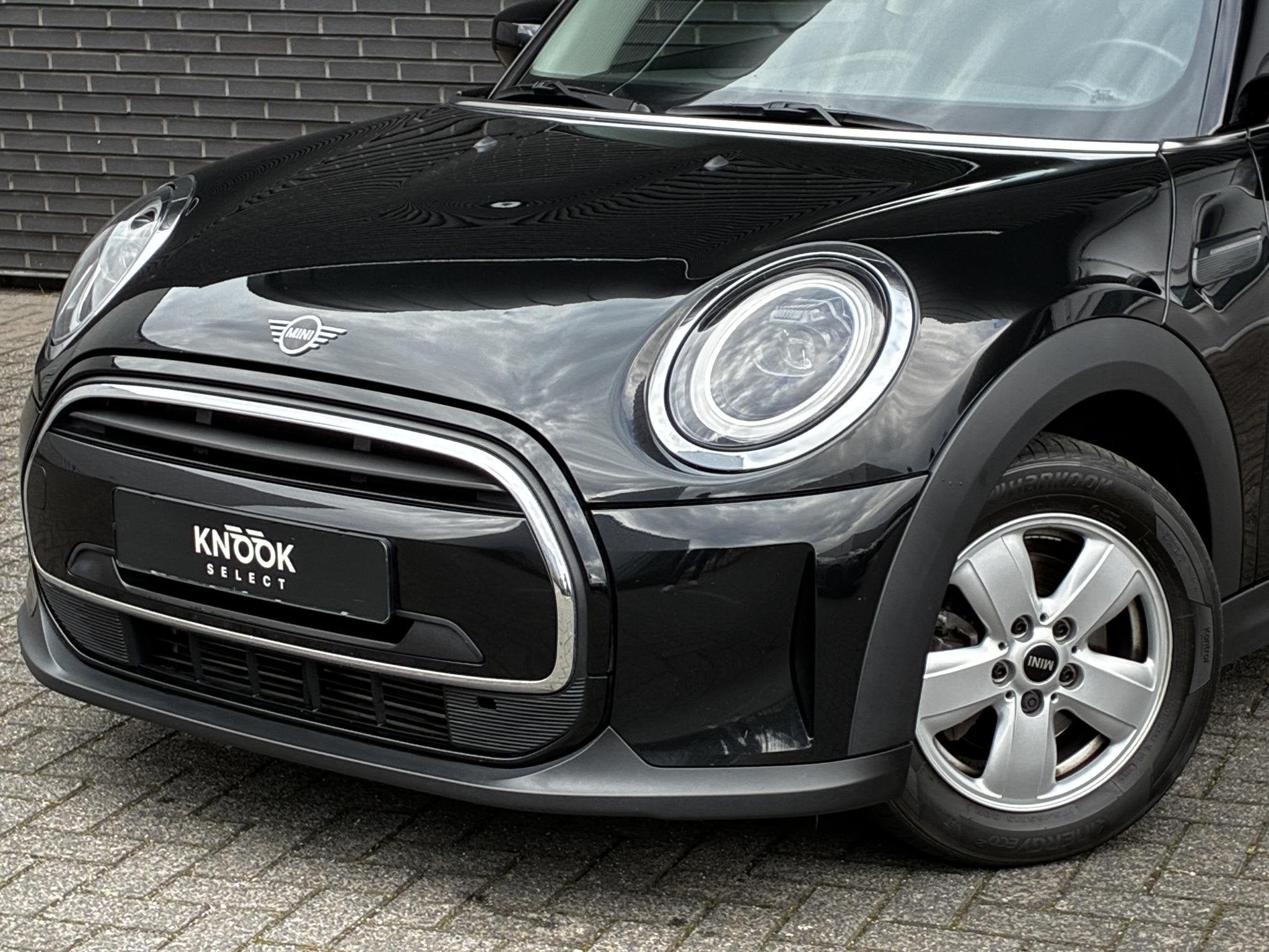 MINI Hatchback Cooper Essential Automaat 3 deurs / Navigatie, Dealer onderhouden, Gebruikt, 4 stoelen, Bedrijf