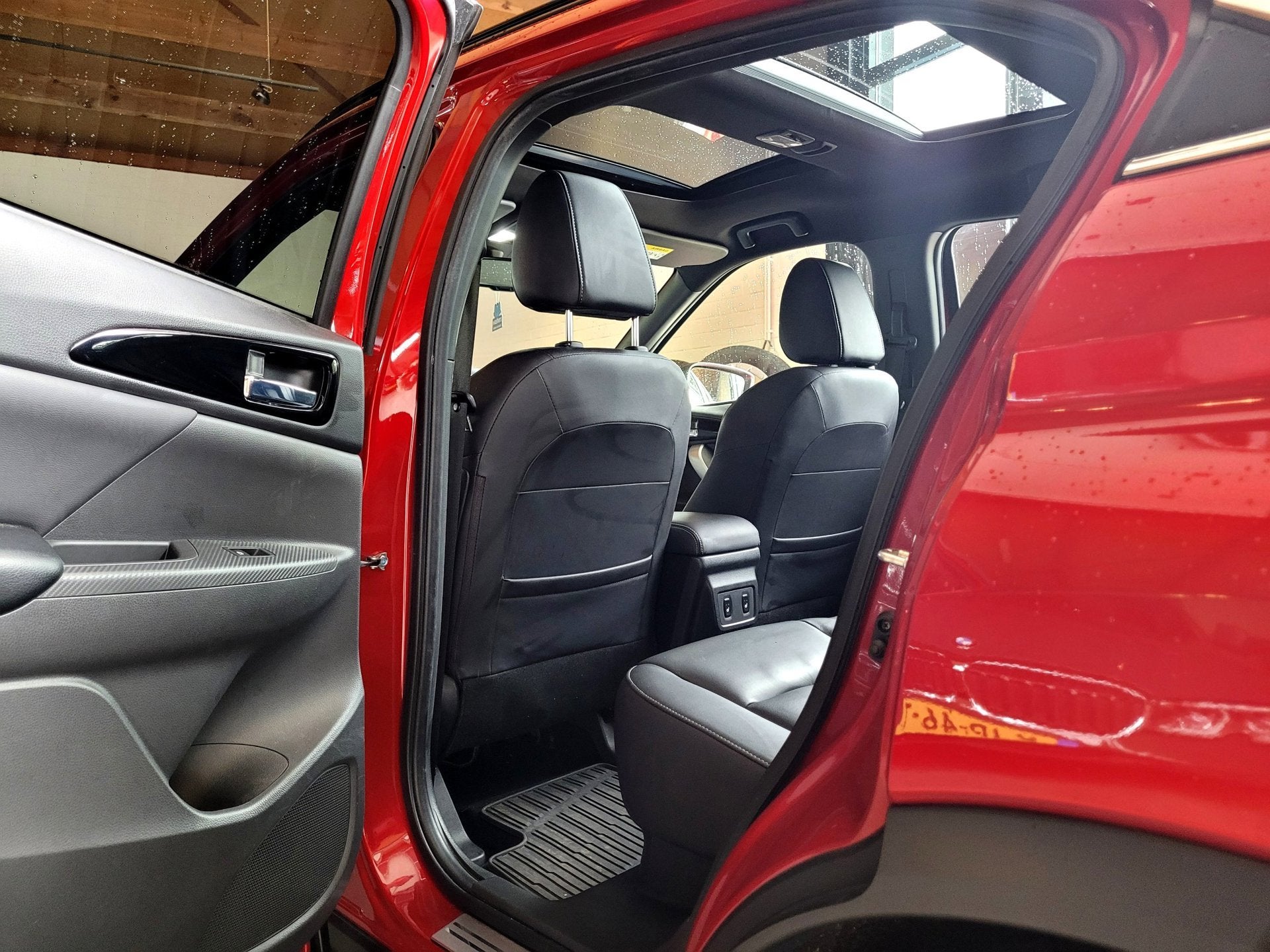 Mitsubishi Eclipse Cross 2.4 PHEV Instyle - Pano, Trekhaak,, Auto's, Automaat, 188 pk, 4 cilinders, 120 €/maand