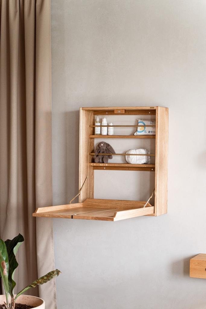 Verschoontafel commode hangend van Traefolk Deens design, Kinderen en Baby's, Kinderkamer | Commodes en Kasten, Ophalen