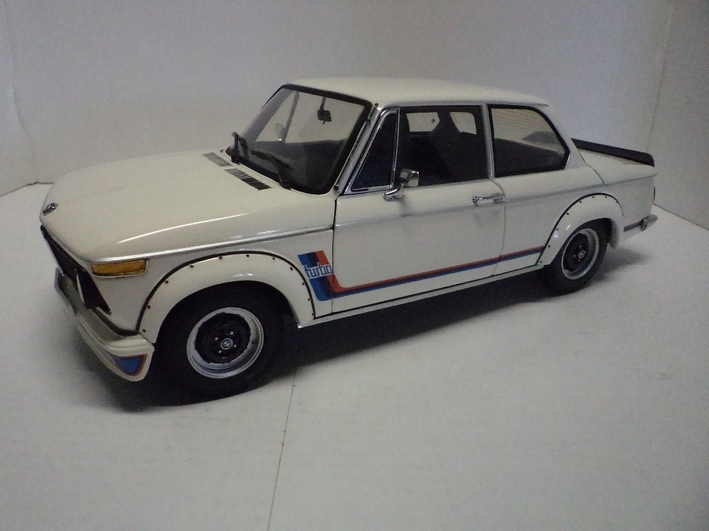 Kyosho BMW 2002 Turbo E10 1972 White, Hobby en Vrije tijd, Modelauto's | 1:18, Ophalen of Verzenden, Zo goed als nieuw, Auto, Kyosho