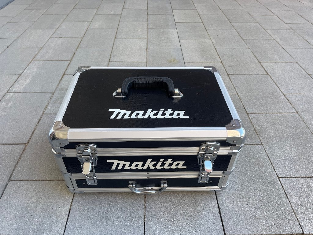 Makita 18V accuboormachine incl 2 accu’s, lader en koffer, Ophalen, Gebruikt, Boor- en Schroefmachine, Variabele snelheid