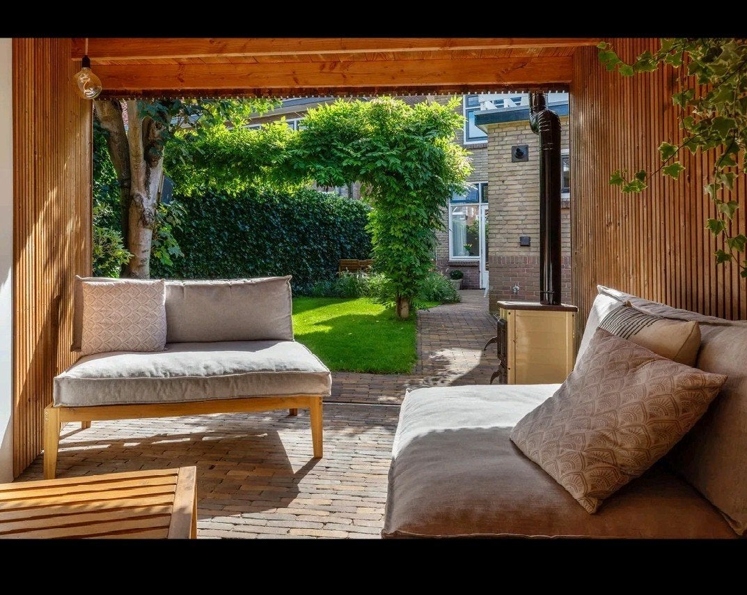 2 Loungebanken met beige kussens, Ophalen, 4 zitplaatsen, Zo goed als nieuw, Loungeset