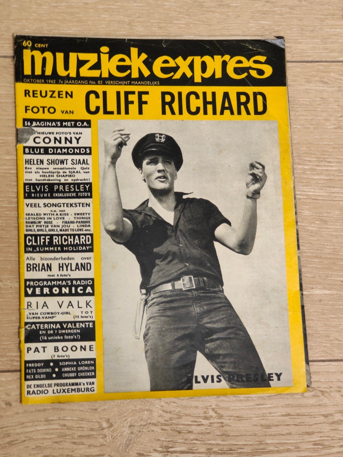 Muziek Expres oktober 1962. Poster Cliff Richard, Verzamelen, Ophalen of Verzenden, 1960 tot 1980, Nederland, Tijdschrift