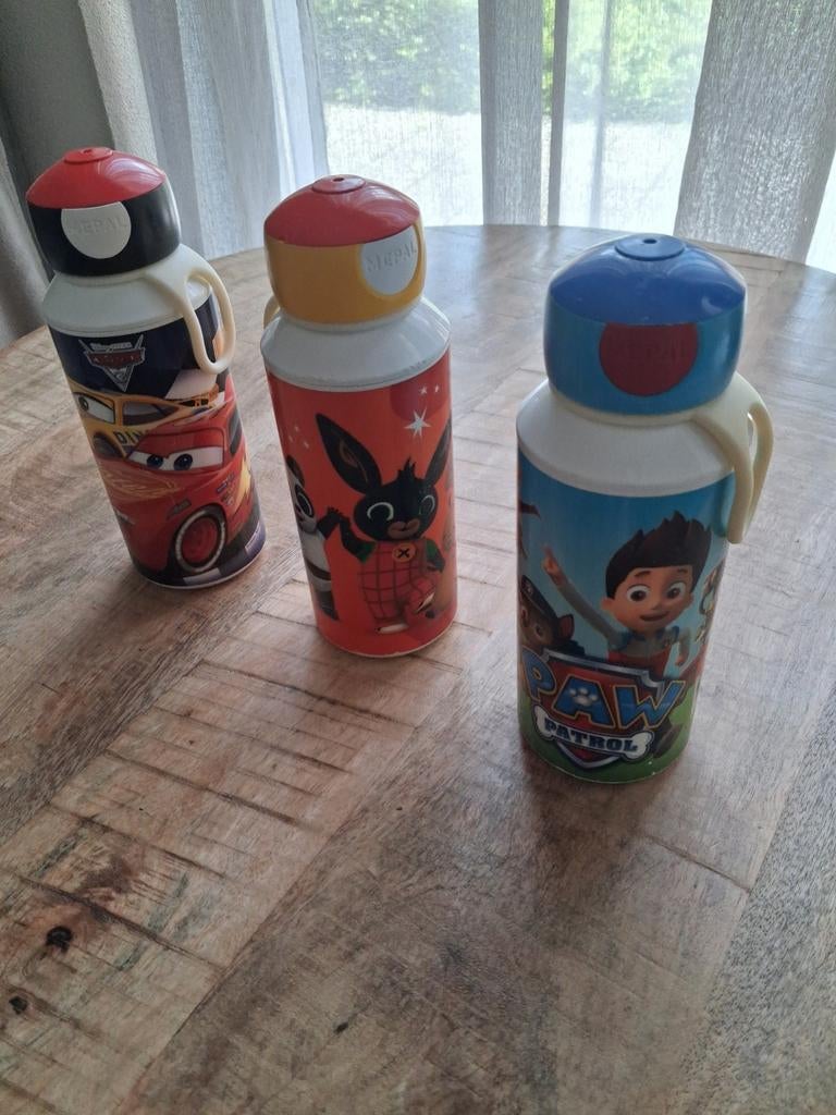 Drie drinkbekers voor kinderen, Ophalen