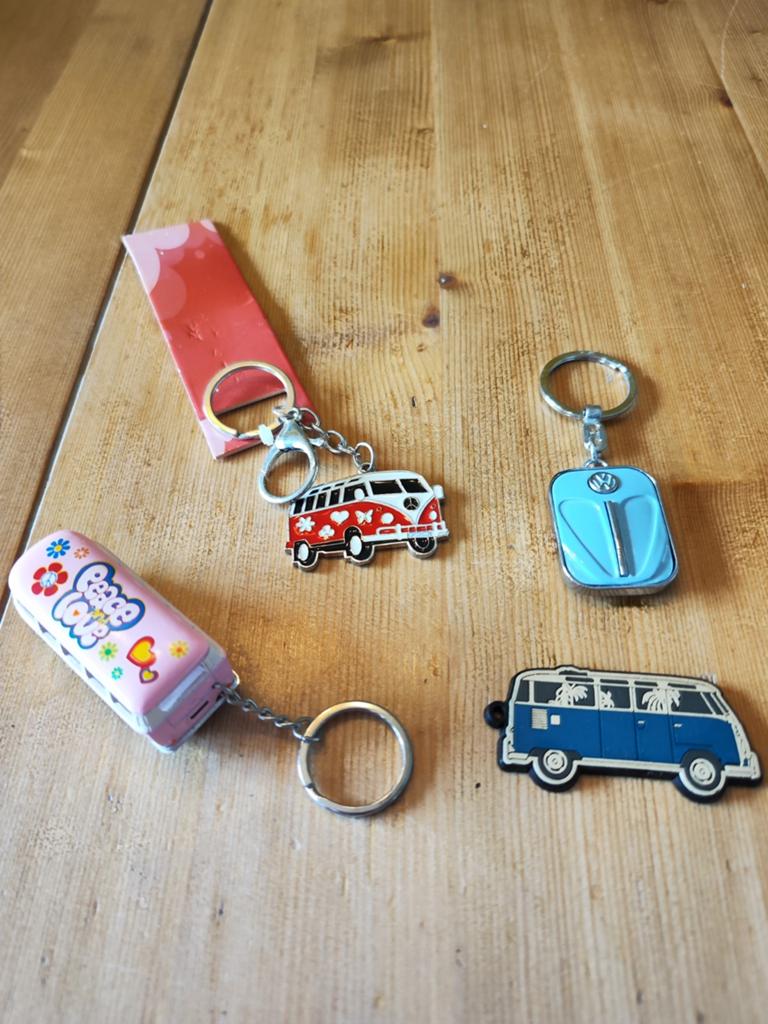 4 sleutelhangers met T1 busjes, Ophalen