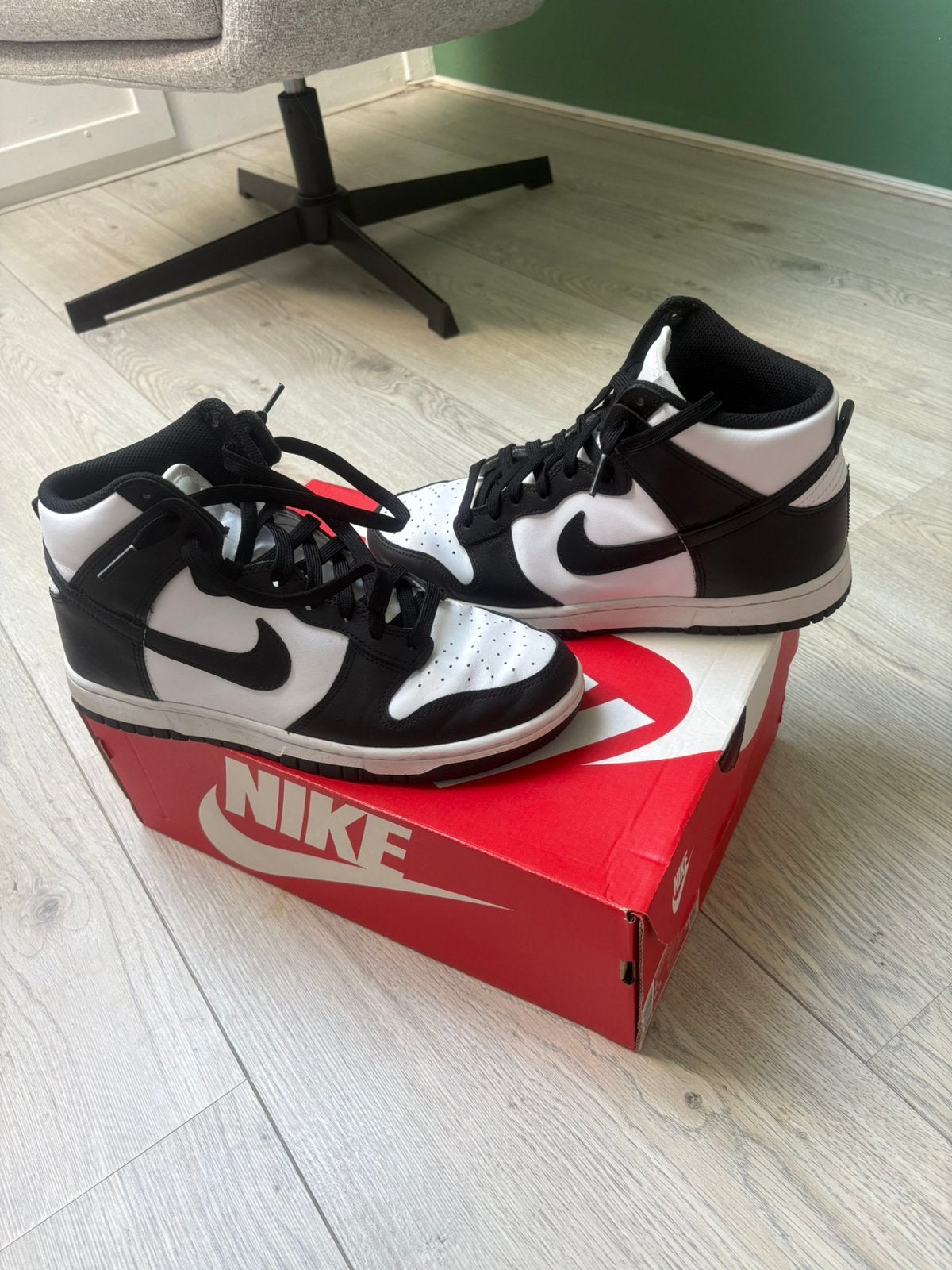 Nike dunk high panda retro black white, Zwart, Ophalen of Verzenden, Sneakers of Gympen, Zo goed als nieuw