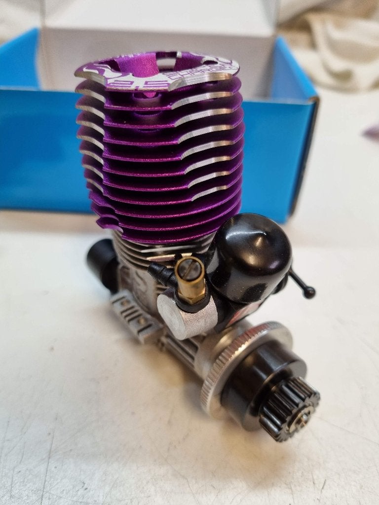 Novarossi N2.5SC RT-TM 2.5cc voor Traxxas T-Maxx met uitlaat, Ophalen of Verzenden, Zo goed als nieuw, Schaal 1:10, Onderdeel