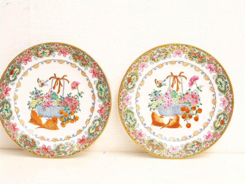 2 borden met prent van karpers 28114