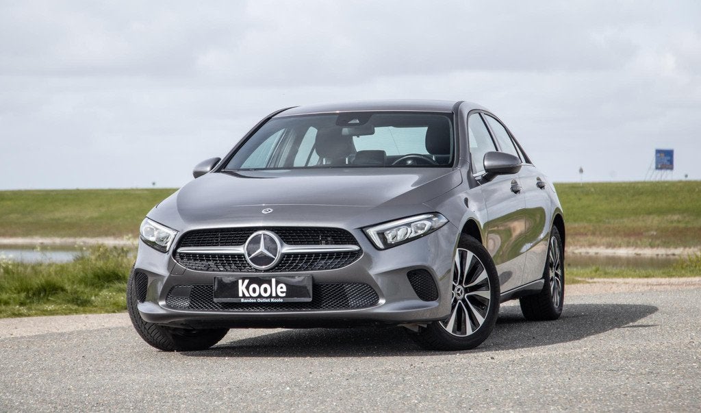 Mercedes-Benz A-klasse 250 e Business Line CARPLAY / LEER /, Auto's, Mercedes-Benz, Gebruikt, 4 cilinders, 16 kWh, Leder en Stof