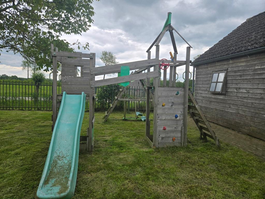 Groot Houten Speeltoestel. Schommels, Glijbaan, Toren..., Ophalen, Gebruikt, Schommel
