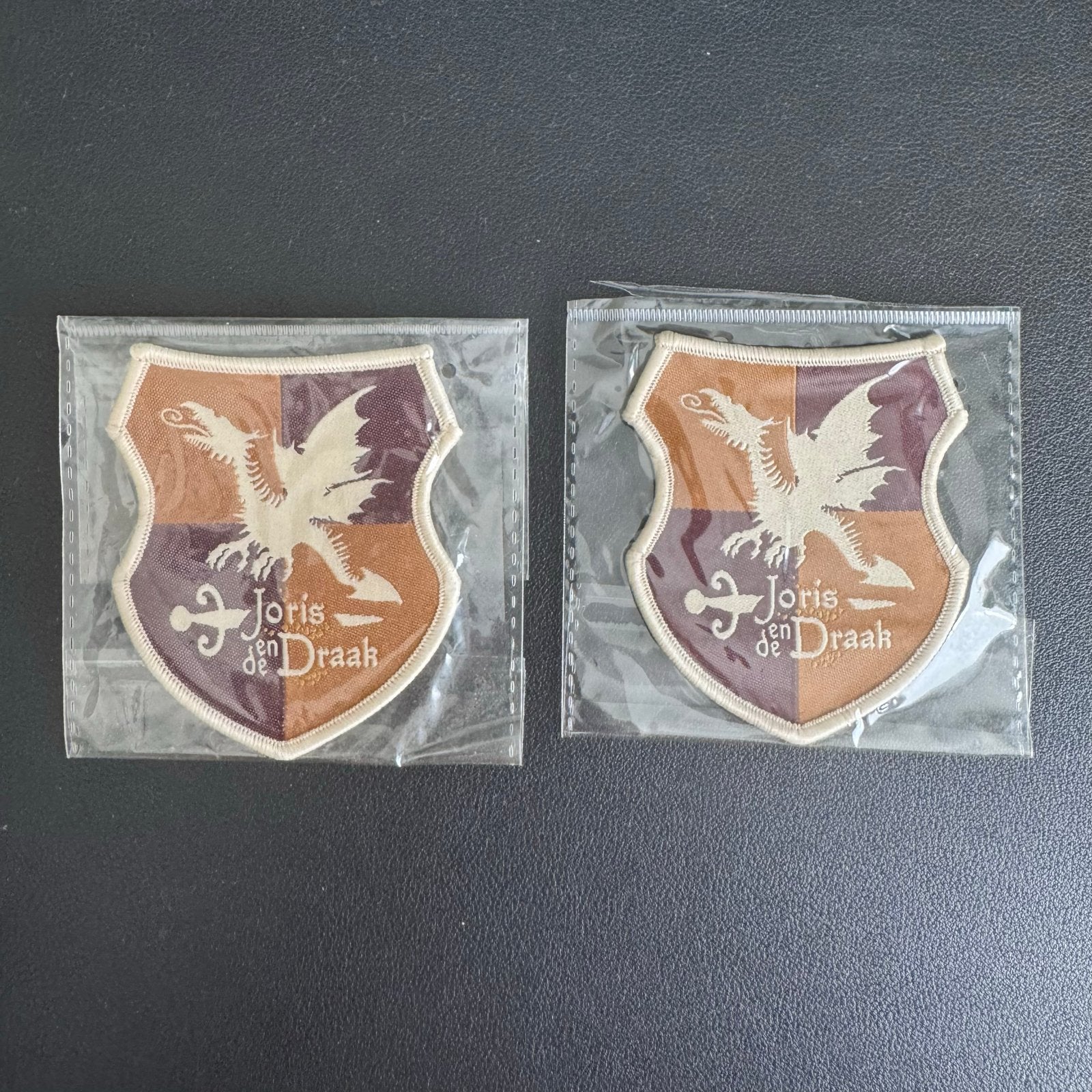 2 Efteling Joris en de Draak Strijk Emblemen, Verzamelen, Efteling, Verzenden, Nieuw, Overige typen