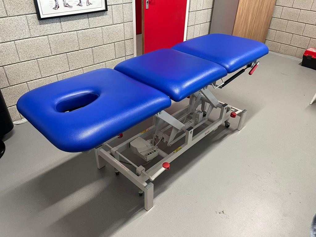 Behandel bank elektrische prima staat, Sport en Fitness, Massageproducten, Ophalen, Massagetafel