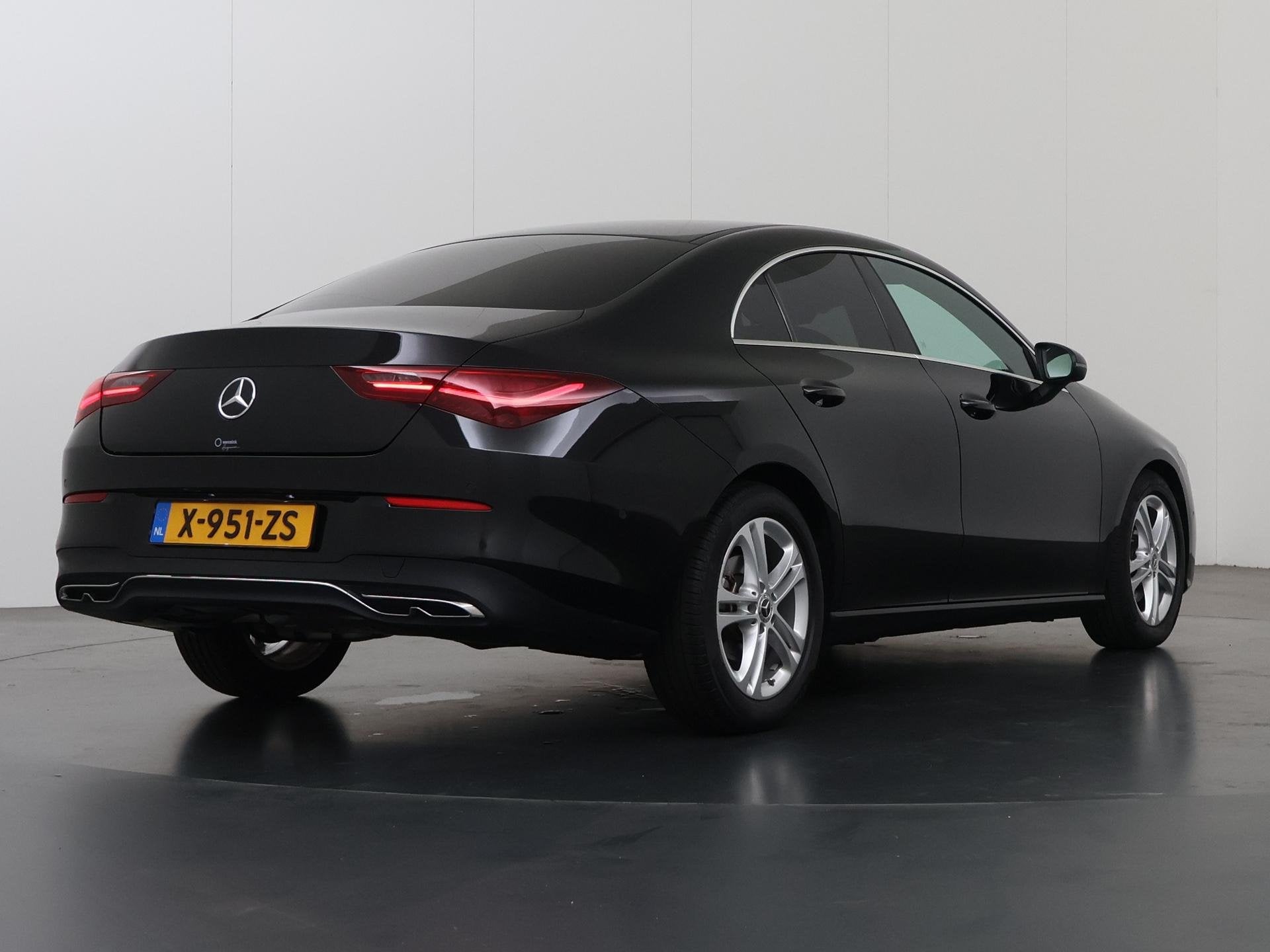 Mercedes-Benz CLA-klasse 180 Business Line | Achteruitrijcam, Auto's, 136 pk, Gebruikt, 4 cilinders, Leder en Stof
