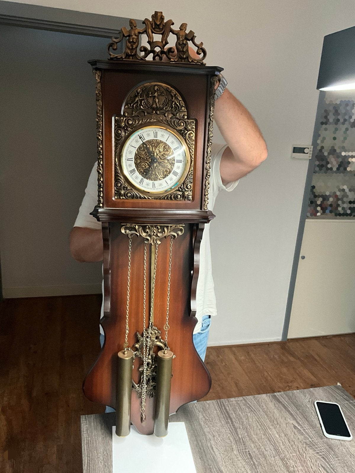 Antieke Staartklok met koperen details., Ophalen