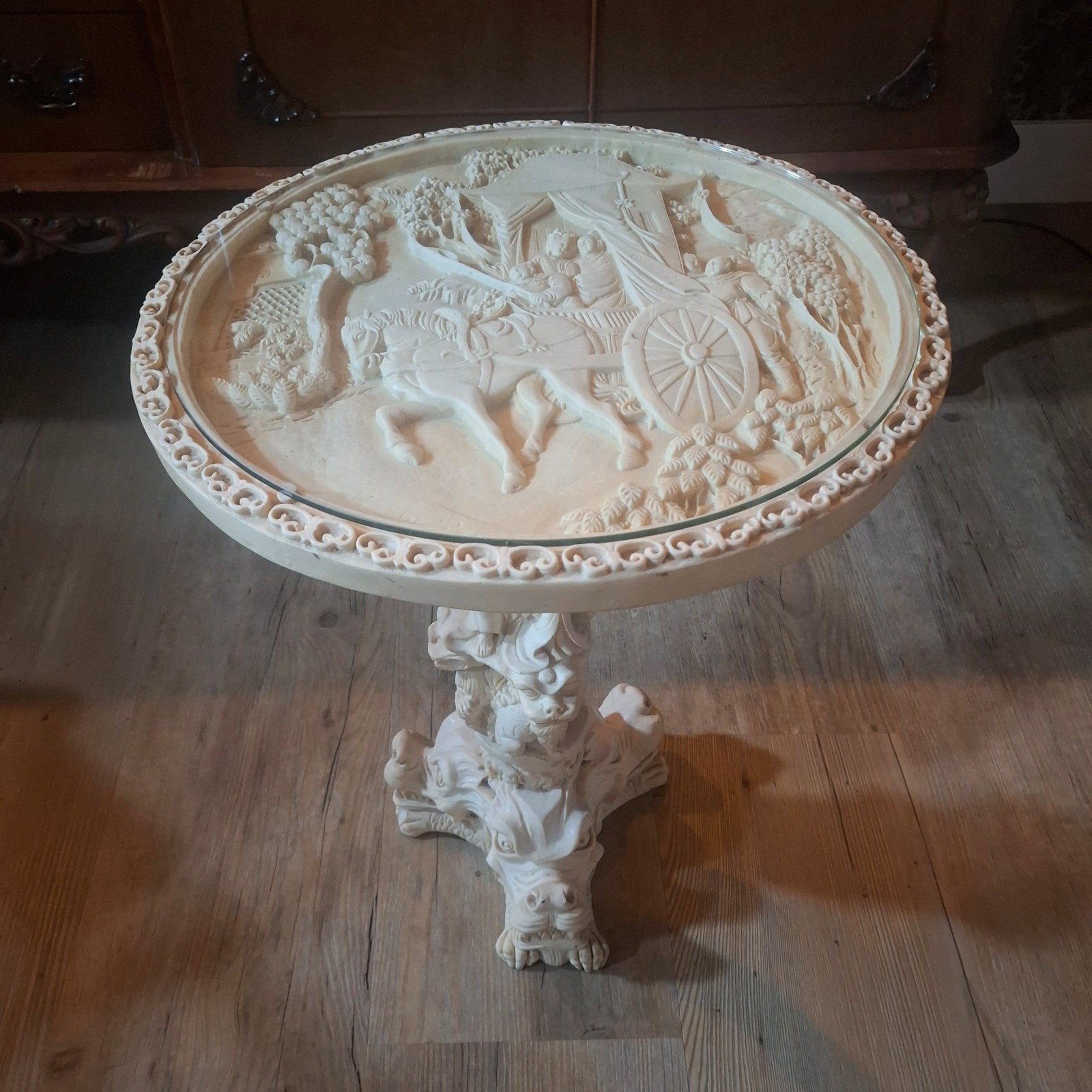 Vintage bijzettafel van ivorine met Oosters tafereel, Huis en Inrichting, Tafels | Bijzettafels, Overige materialen, Minder dan 55 cm